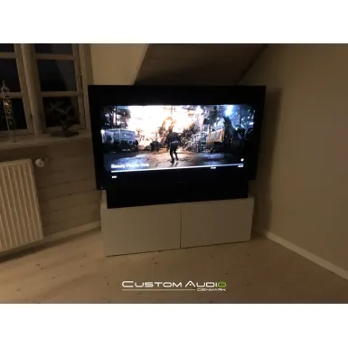 Stue med diskret surround